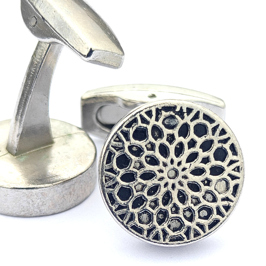 Metal cufflinks with artistic Design and attractive colors 00005